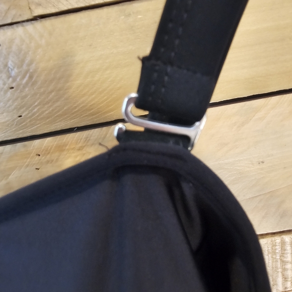 Meet.Curve black crisscross off the shoulder one piece swimsuit in size XL - Picture 5 of 9